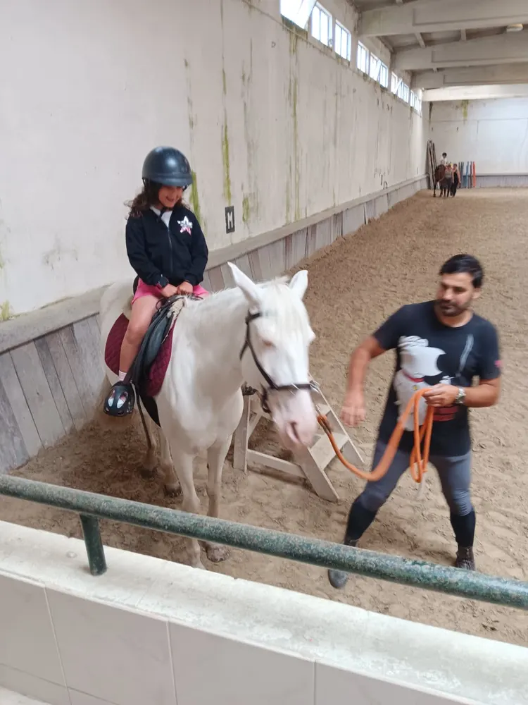 Passeio a cavalo no picadeiro